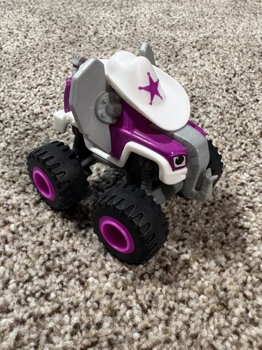 Blaze Monster Machines Elephant Starla DYN34 Rare Diecast Truck
